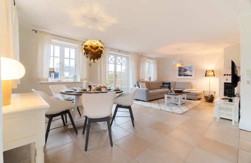 Midlum House | House