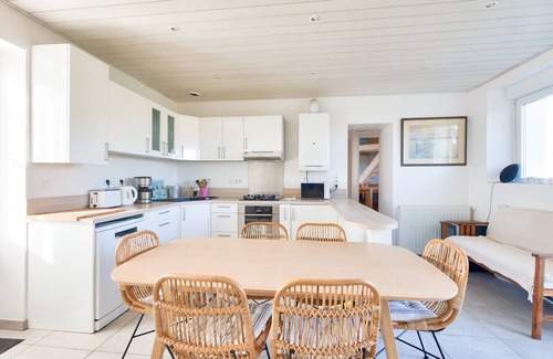 Saint-Michel-en-l'Herm House | House for 6 in Vendée with garden
