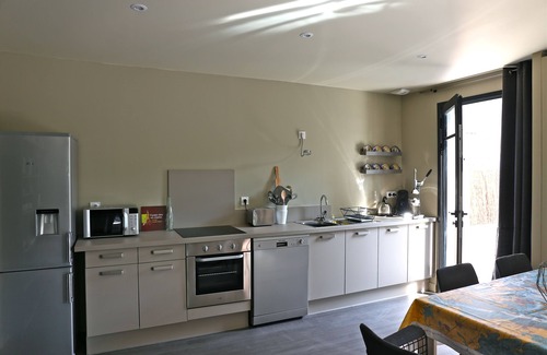 Arradon House | House for 4 JACUZZI/Private GARDEN 400m walk to beach shops 2 bathrooms