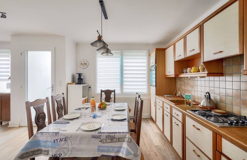 Plobannalec-Lesconil Ski Chalet | House for 6, Lesconil port and beach