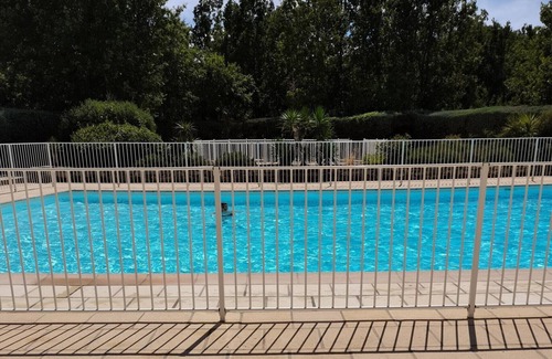 Saint-Cezaire-sur-Siagne House | House in gated community with swimming pool