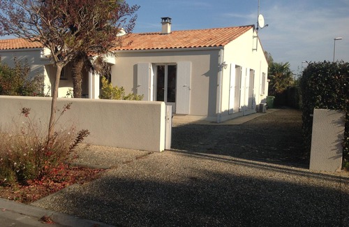 Dolus-d'Oleron House | House full foot, 4 bikes available shops on foot, beach 10 minutes to bike