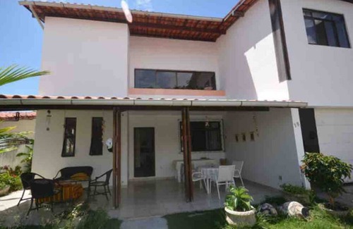 Piata House | House in a gated community, close to Piatã beach.