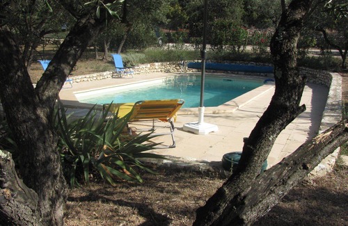 Sagries House | House in a green setting, quiet, near Uzes; pool available