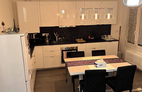 Cleunay House | House in a Quiet Area of Town