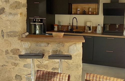 Parent House | House in an old winegrowing village in the Allier Valley