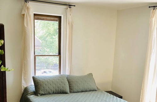 Hutchinson House | House in central location!! 12 guests!!! 6 beds, 2 bath