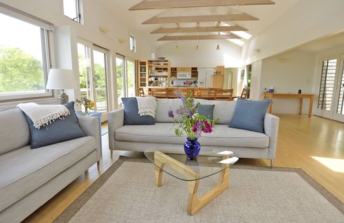 Chilmark House | House in Chilmark/Menemsha, Martha's Vineyard w/Private Beach, Sunset View.