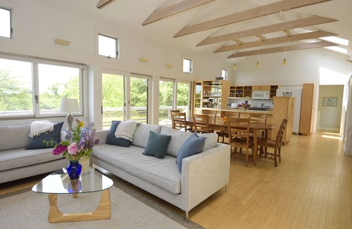 Chilmark House | House in Chilmark/Menemsha, Martha's Vineyard w/Private Beach, Sunset View.