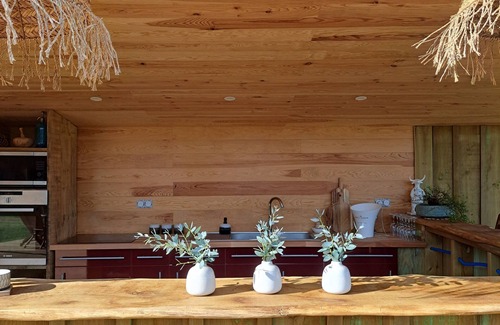 Leon House | House in Léon, swimming pool, sports and games room, large garden, 5 minutes from the lake