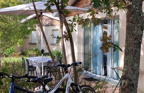 Hourtin Port House | house in residence with swimming pool