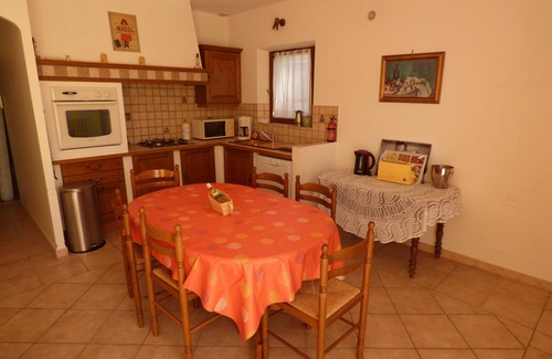 Pontes House | House in the Aix countryside