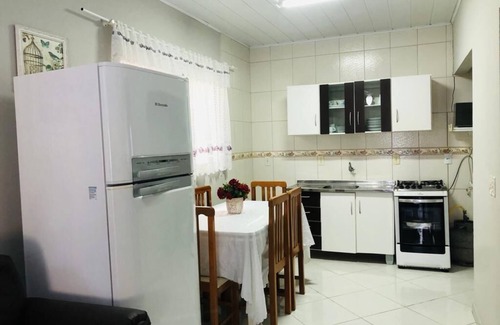Centro House | HOUSE IN THE CENTER OF BOMBINHAS CLOSE TO THE BEACH AND SHOPPING