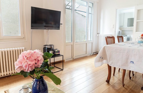 Jussieu House | House in the center of Versailles, 5 minutes from the château and freeway
