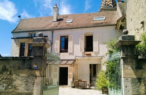 Monthelie House | House in the heart of a village on the wine route