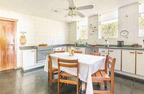 Lorena House | House in upscale neighborhood with barbecue and pool in Lorena-SP