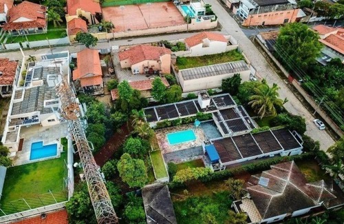 Lorena House | House in upscale neighborhood with barbecue and pool in Lorena-SP