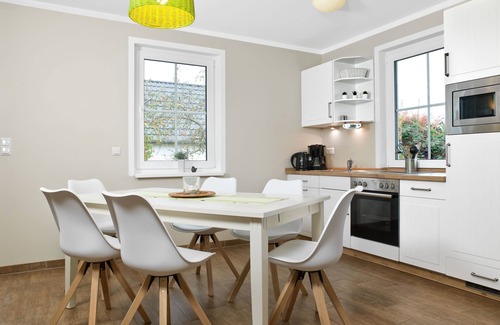 Kaltenhof House | House LEE - 500 meters from the beach, you can hear the Baltic Sea waves here.