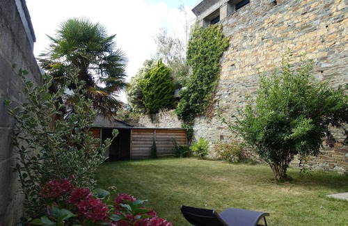 Lannion House | House Lannion, quiet, enclosed garden, near sea.