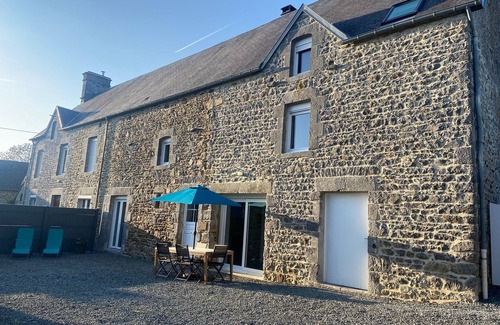 Heugueville-sur-Sienne House | House " Le reflet de la Baie" 5 persons