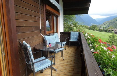 Sankt Gallenkirch Apartment | House Lifinar. take a vacation where the mountains are close to you.