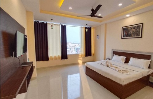 Panch Batti Hotel | House M Lodge