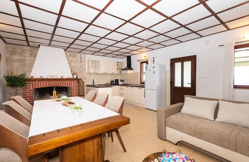 Supetar House | House Mario (10878-K1) - Supetar - island Brac