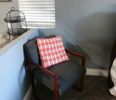 Roseville House | House Master Suite, in-unit kitchen and laundry