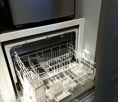 Roseville House | House Master Suite, in-unit kitchen and laundry