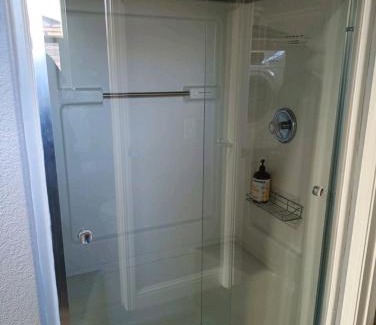 Roseville House | House Master Suite, in-unit kitchen and laundry