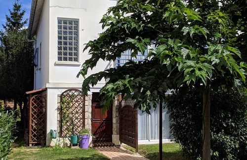 Clamart Apartment | House near a wood in Clamart