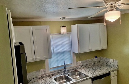 Union City House | House ~ Near Airport “ATL”. Weekly & Monthly Discounts! Free WiFi & Parking!