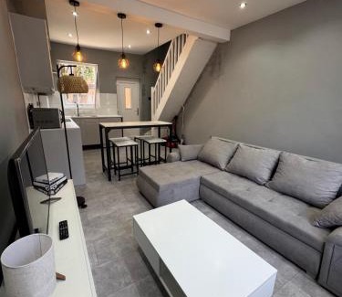 Everton House | House Near Anfield - 10 Min Walk - Free Parking