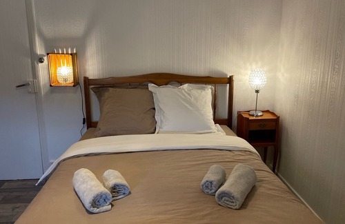 Champs-sur-Yonne House | House near Chablis between Vézelay and Guédelon, with courtyard and garden, quiet.