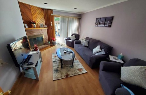 Oceanside House | House near NYC with 3BR, 2BA, 2LR, Fpl, Deck/Patio