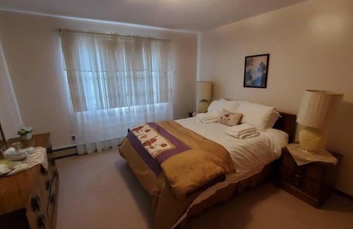 Oceanside House | House near NYC with 3BR, 2BA, 2LR, Fpl, Deck/Patio
