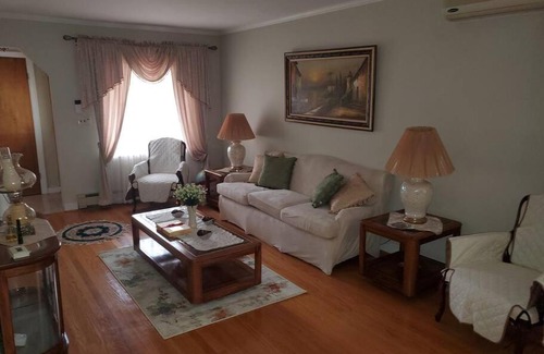 Oceanside House | House near NYC with 3BR, 2BA, 2LR, Fpl, Deck/Patio