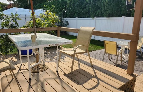 Oceanside House | House near NYC with 3BR, 2BA, 2LR, Fpl, Deck/Patio