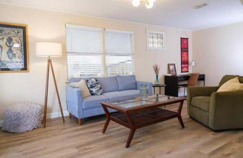 Forest Hills House | House near Tampa Zoo and Busch Gardens, free high speed wifi