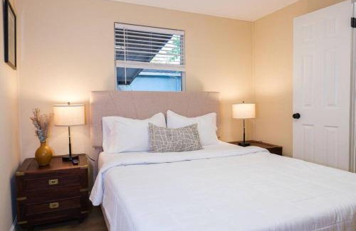 Forest Hills House | House near Tampa Zoo and Busch Gardens, free high speed wifi