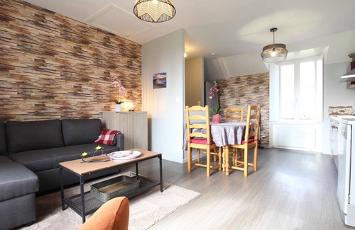 Montfarville Cottage | House near the sea, linens provided, secure parking