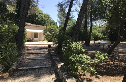 Cadereau House | House near Tour Magne in park with swimming pool