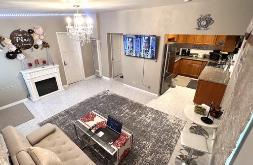 El Monte House | House-North El Monte 2 rooms 3 beds 1 bath 14 miles to DTLA