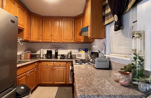El Monte House | House-North El Monte 2 rooms 3 beds 1 bath 14 miles to DTLA