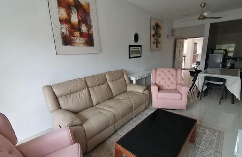 Putrajaya Apartment | House of Arts Condostay @ Saujana Aster