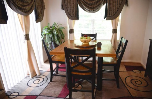 Laurel Apartment | House of Cardz - comforts of home by LLOYD SUITES