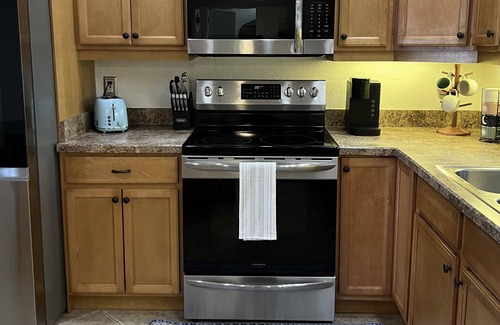 Gulf Gate Estates House | House of Fun, 5 Minutes from the Beach!
