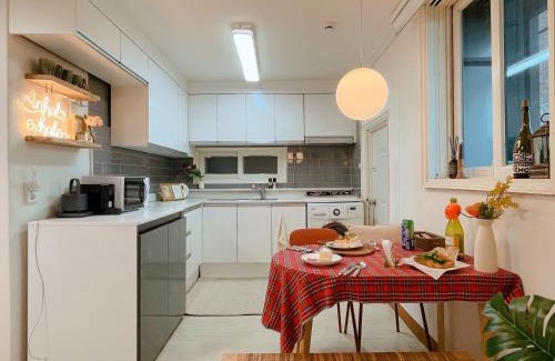 Wangsimniil-tong Apartment | House of Lotus #1min fr Stn Line2 #Seoul city Travel #Quite&Cozy #Yoga&Meditation