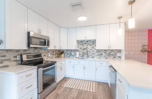 Interchange Square House | House of Mint Flamingo - Private Heated Pool