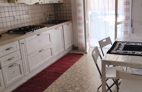 Gaeta Apartment | House of Ulysses: private garden and parking.